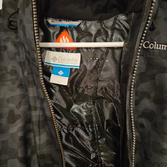 Gently used, like-new Womens Columbia Snow Jacket, Small, Navy/Blue - Picture 5 of 6